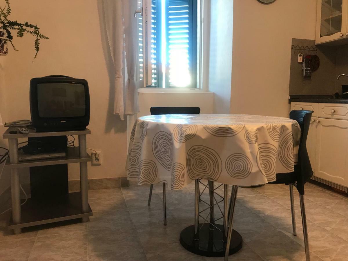 Apartman Gracin พรีมอชเตน ภายนอก รูปภาพ